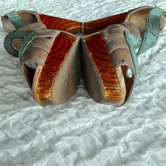 Miz Mooz Petra Leather Platform Heels Size 8 Wood Sculpted Heel Green Accent - Picture 4 of 11